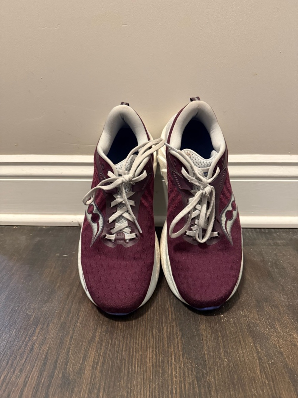 Saucony Burgundy and White Triumph 22 Running Shoes - US 10/UK 8 (Women’s)